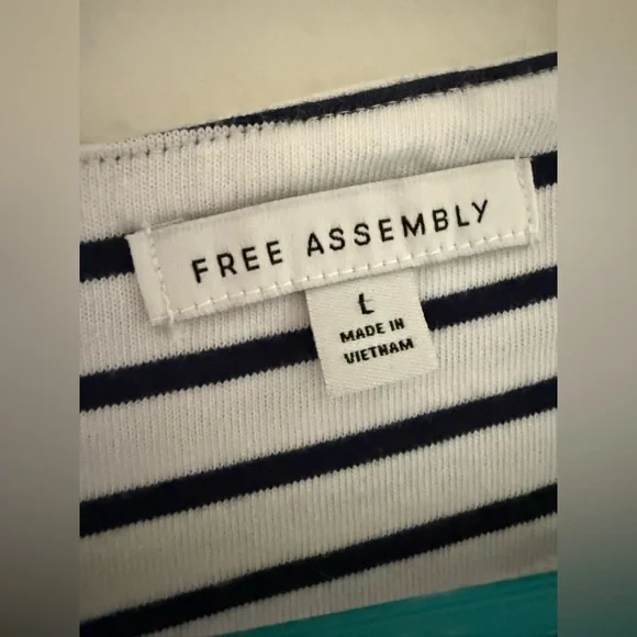 Free Assembly Balloon Sleeve Tee 🤍 - Picture 3 of 5